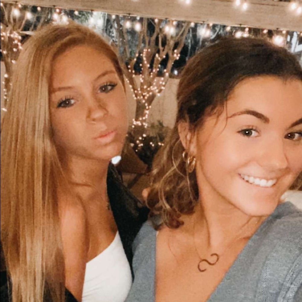 Meet your Posher, Carly